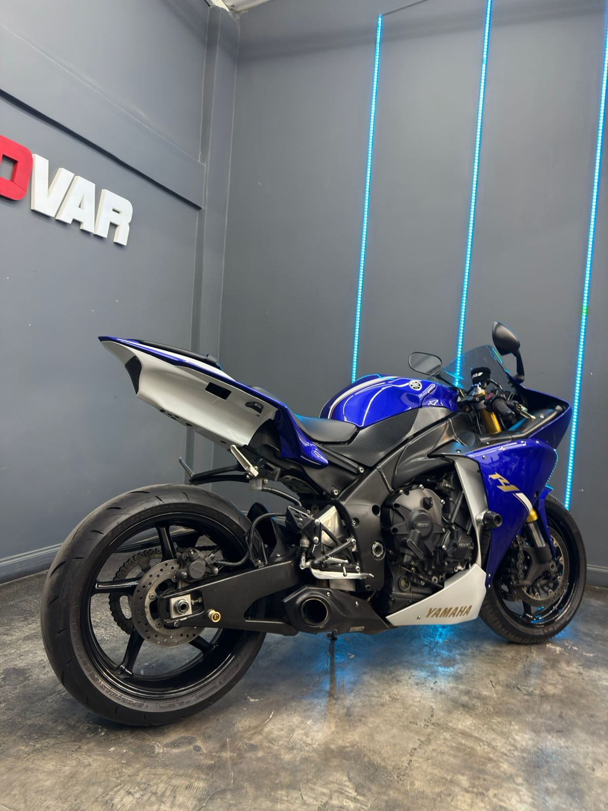 YAMAHA R1 2012