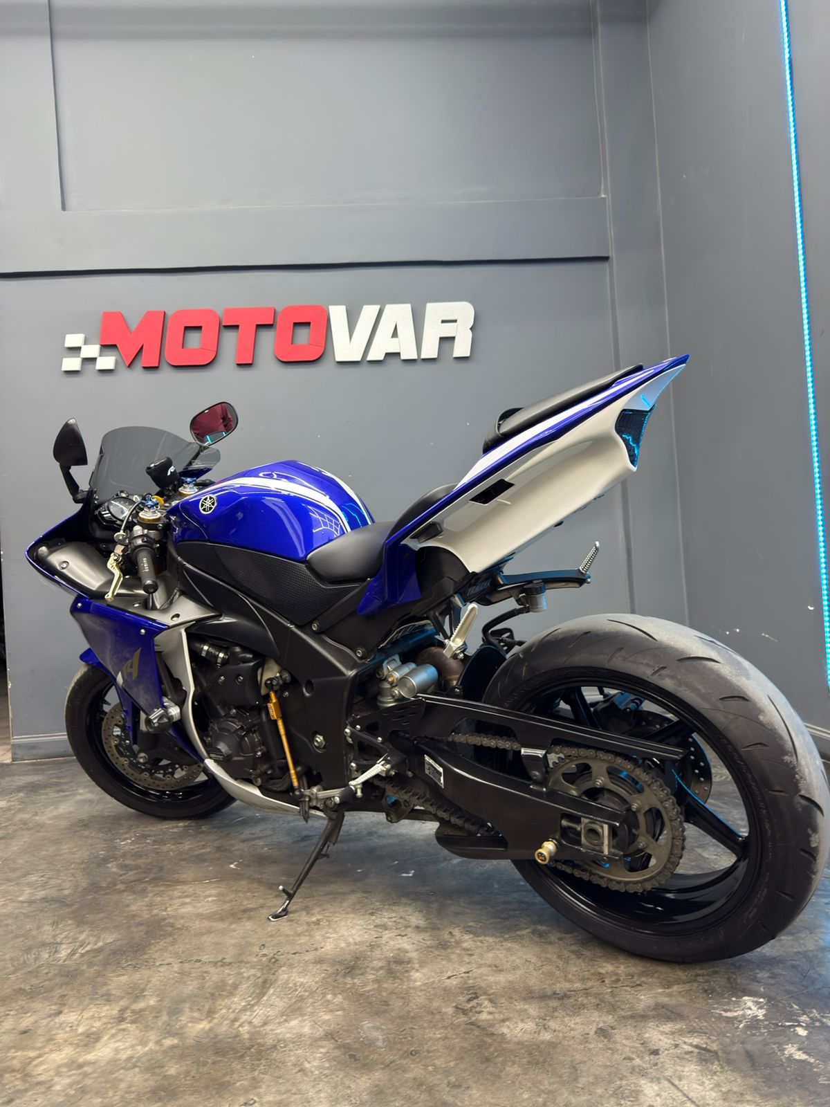YAMAHA R1 2012