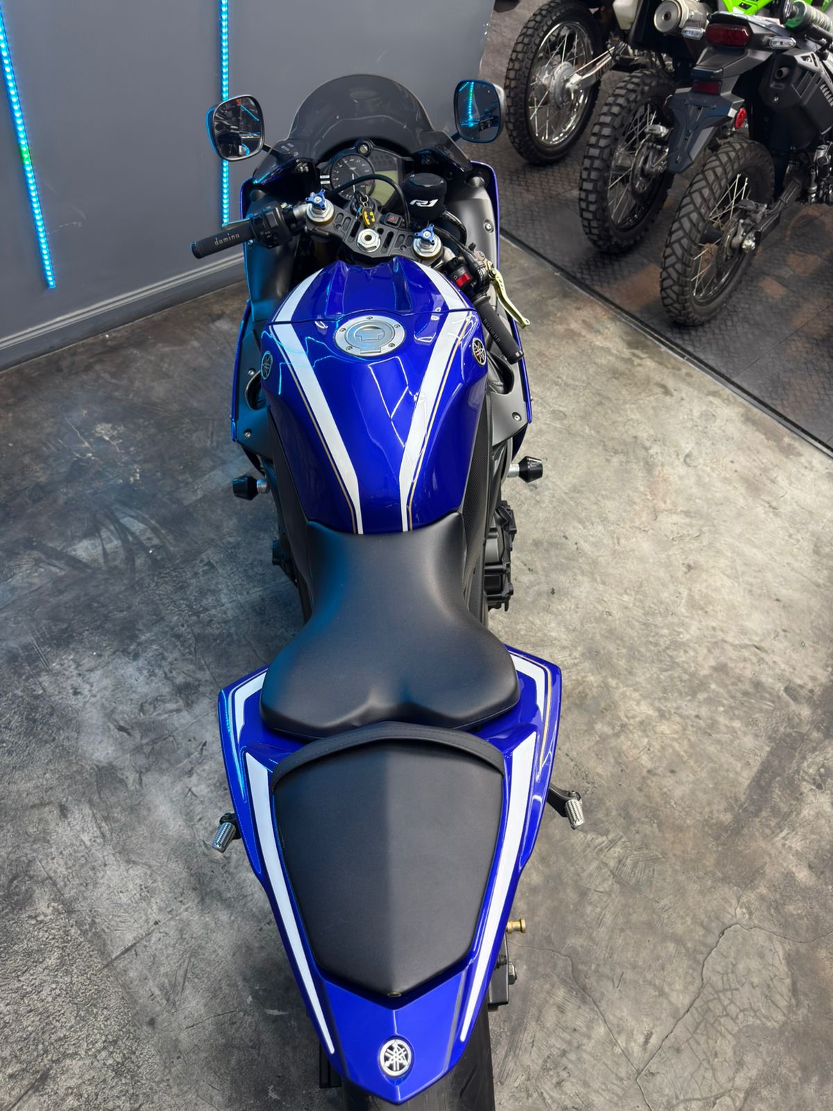 YAMAHA R1 2012