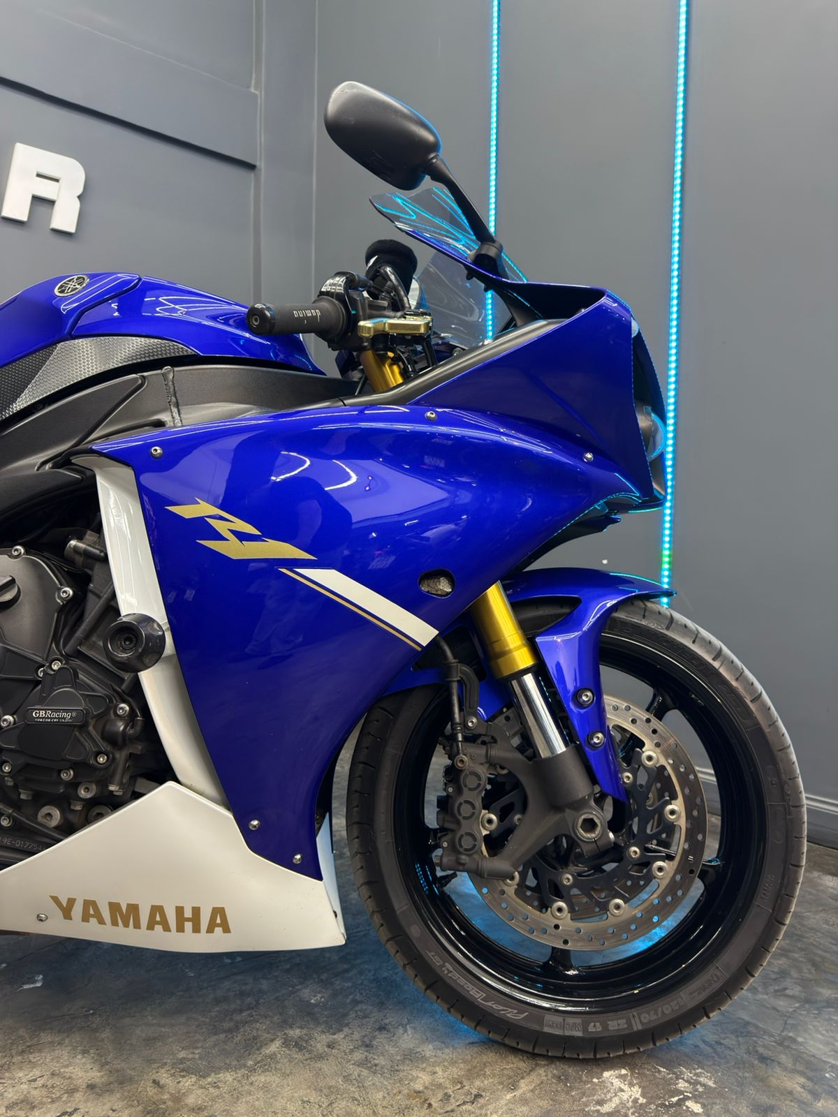 YAMAHA R1 2012