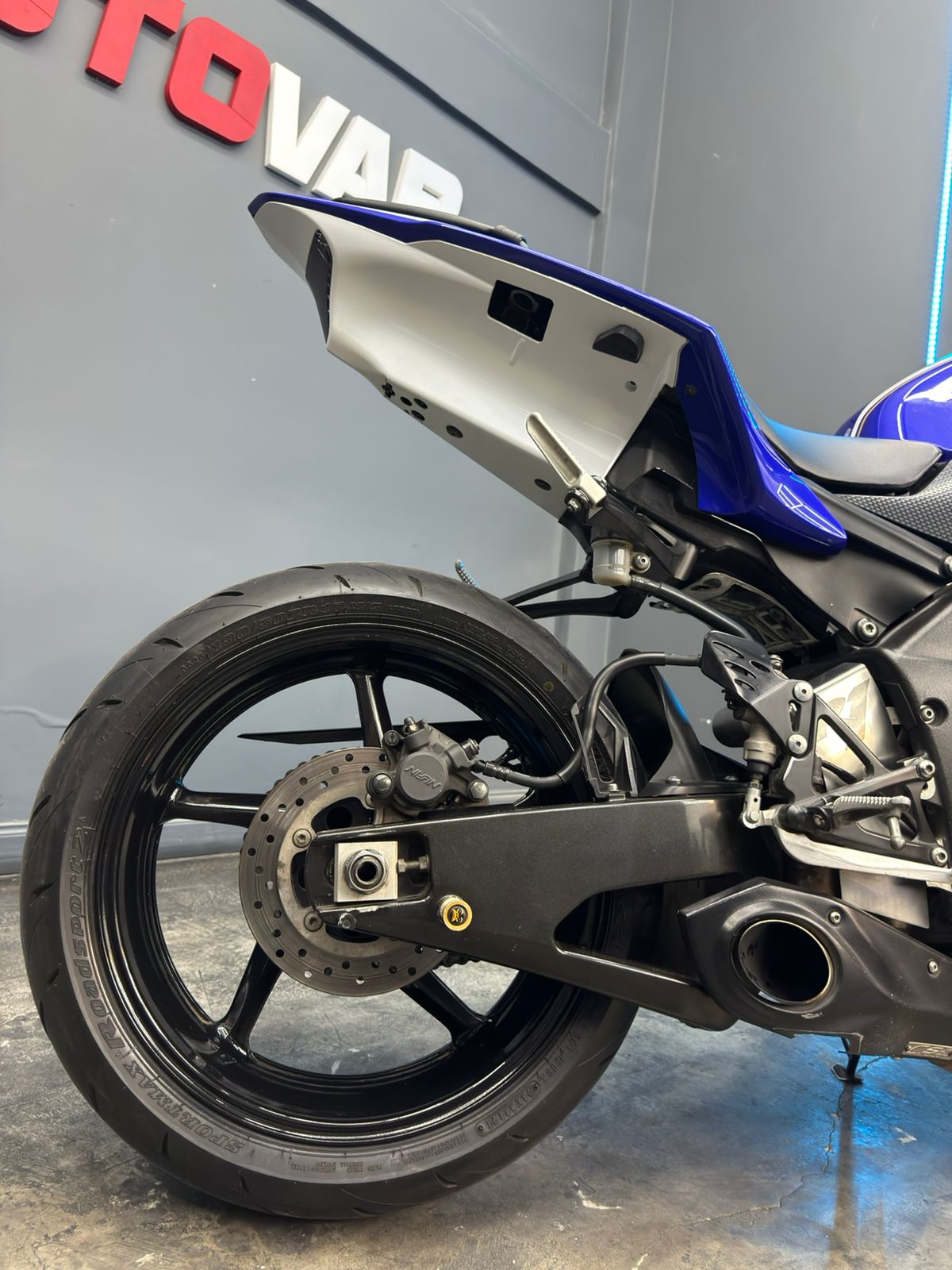 YAMAHA R1 2012
