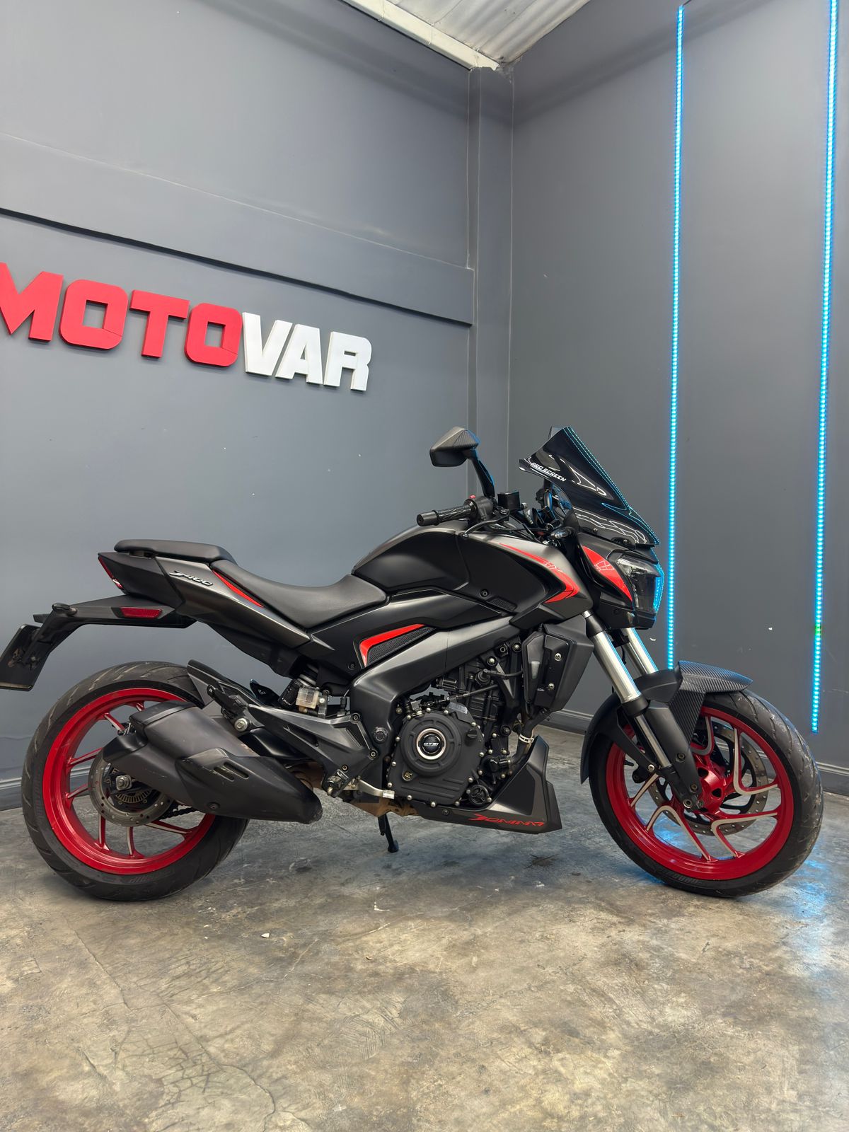 BAJAJ DOMINAR 400