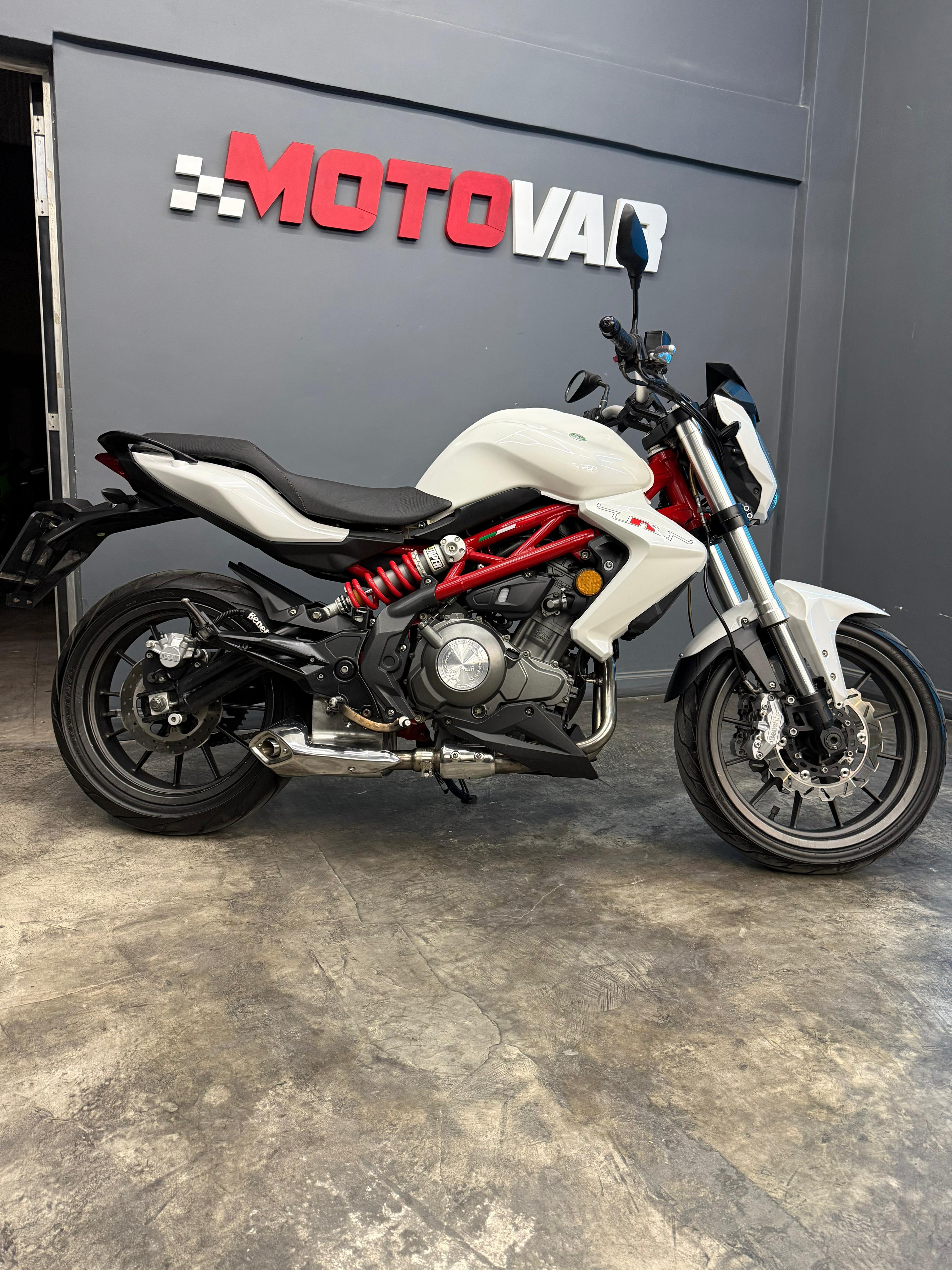 BENELLI TNT 300