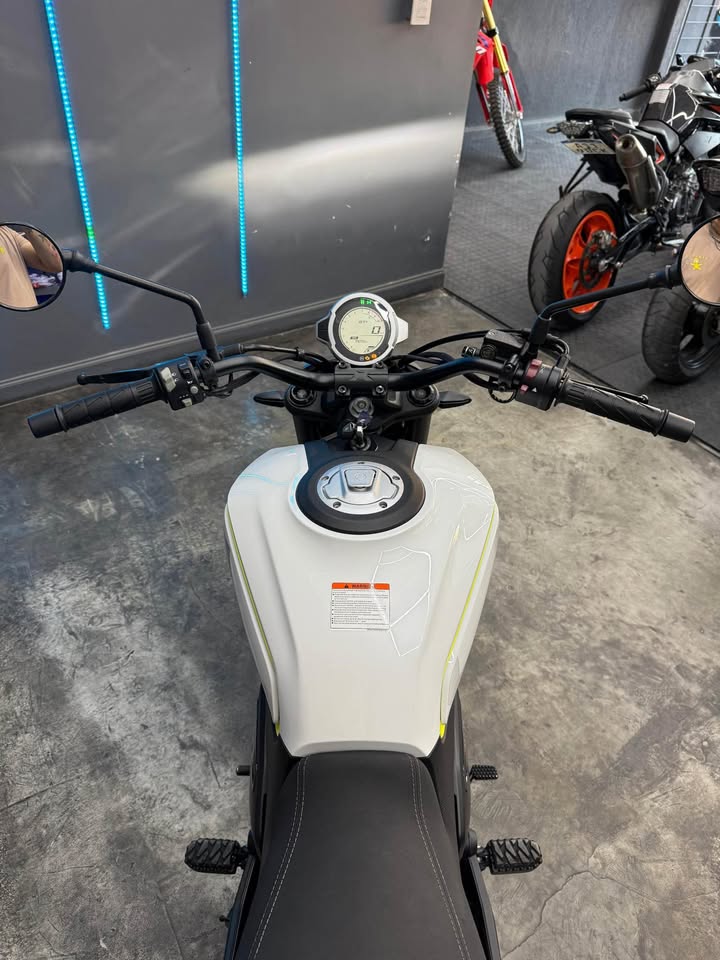 CFMOTO CLX 300 2025