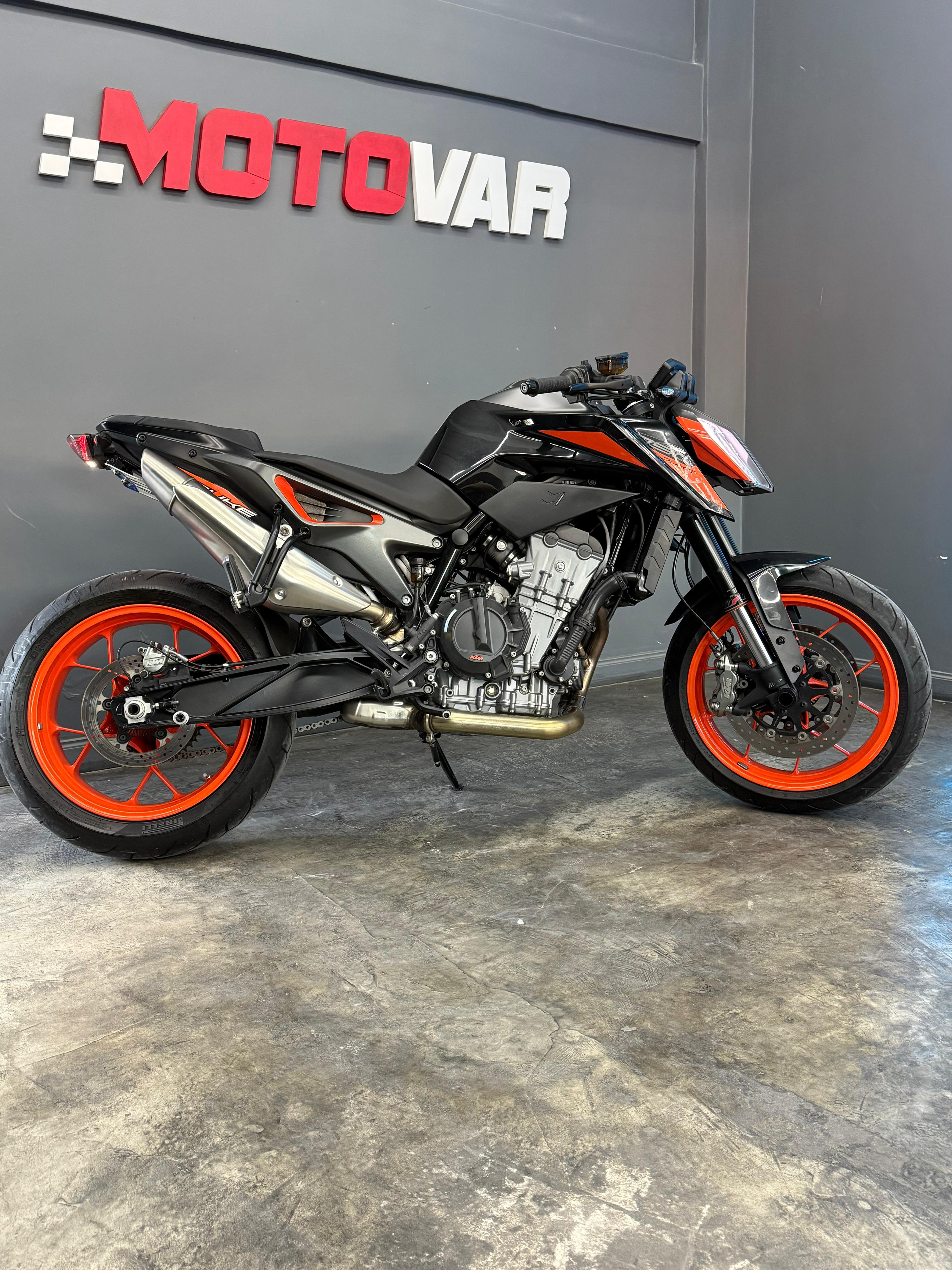 KTM DUKE 790