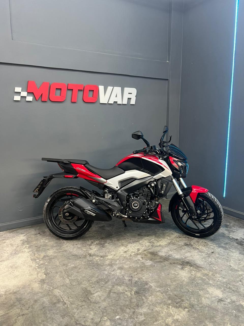 BAJAJ DOMINAR 250