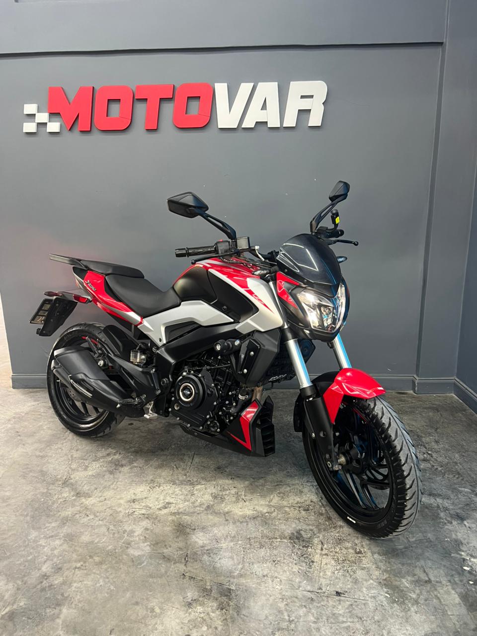 BAJAJ DOMINAR 250 2025