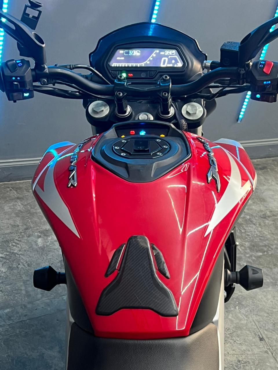 BAJAJ DOMINAR 250 2025