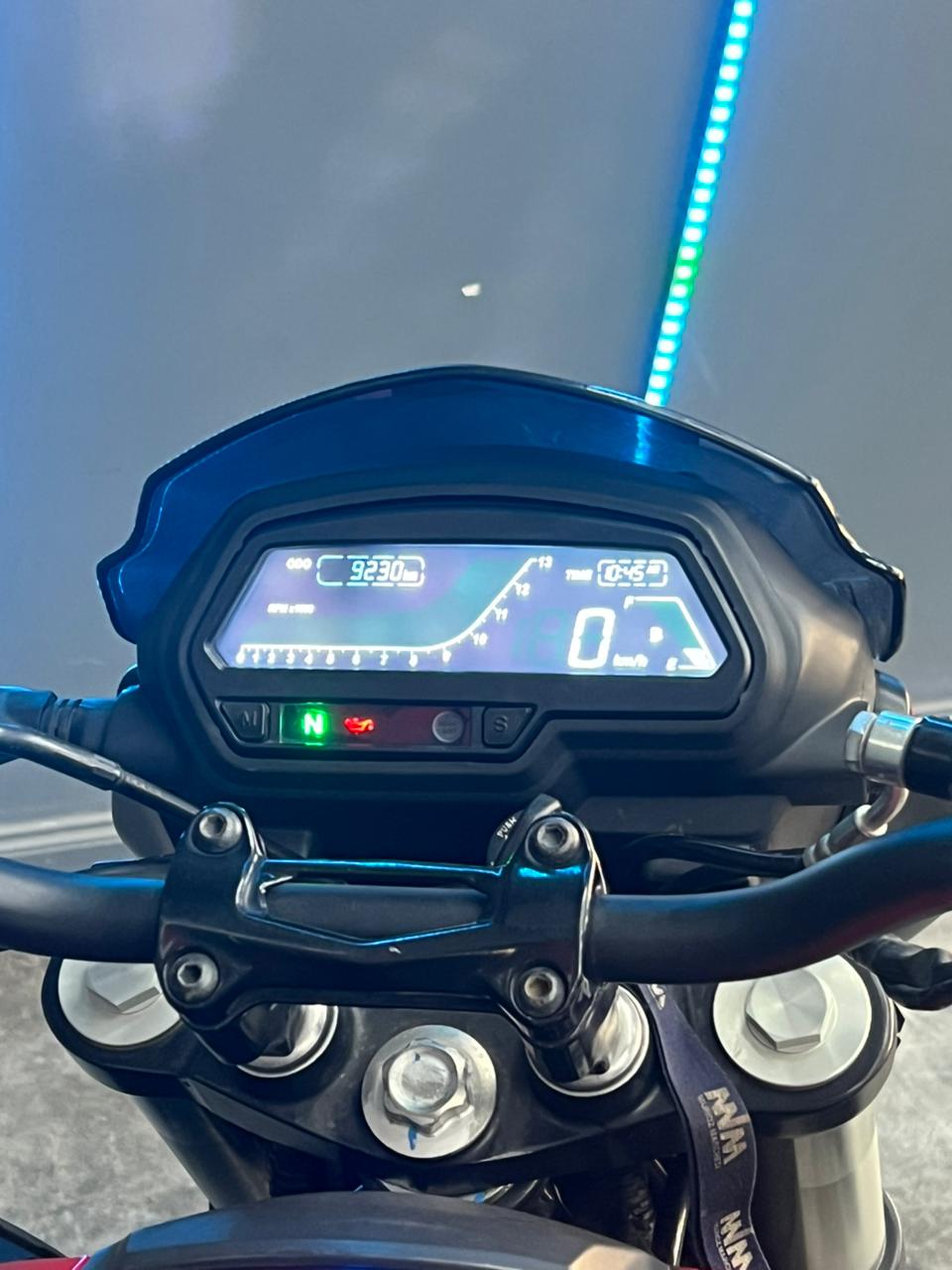 BAJAJ DOMINAR 250 2025