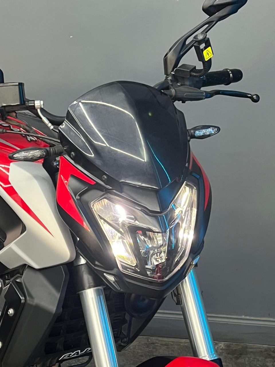 BAJAJ DOMINAR 250 2025