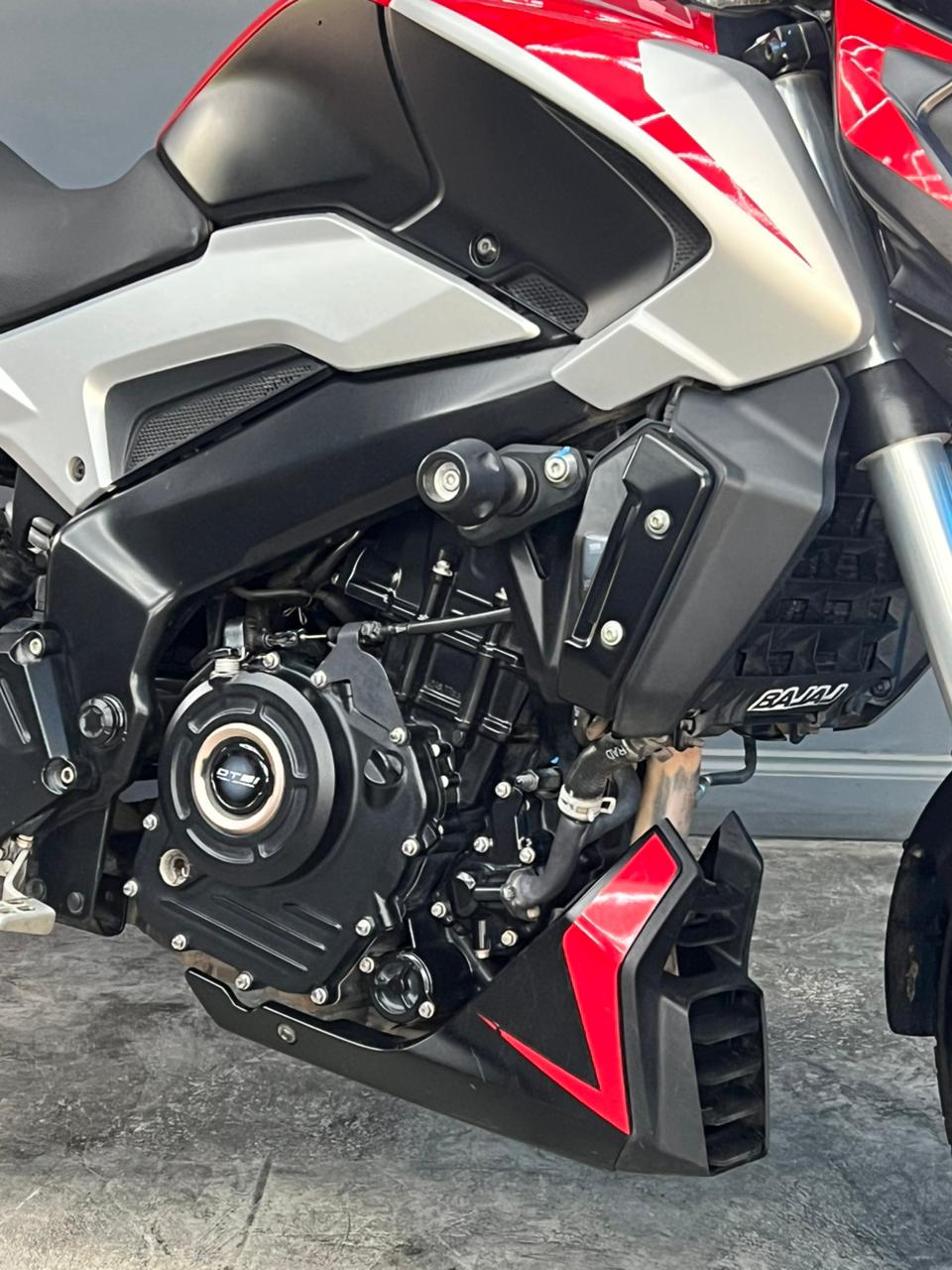 BAJAJ DOMINAR 250 2025