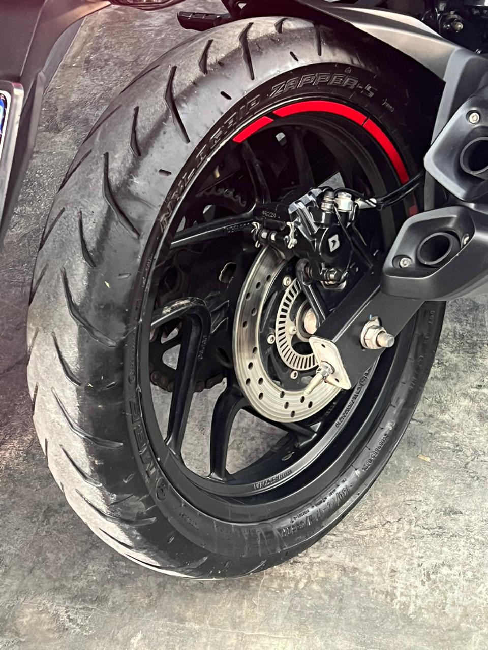 BAJAJ DOMINAR 250 2025