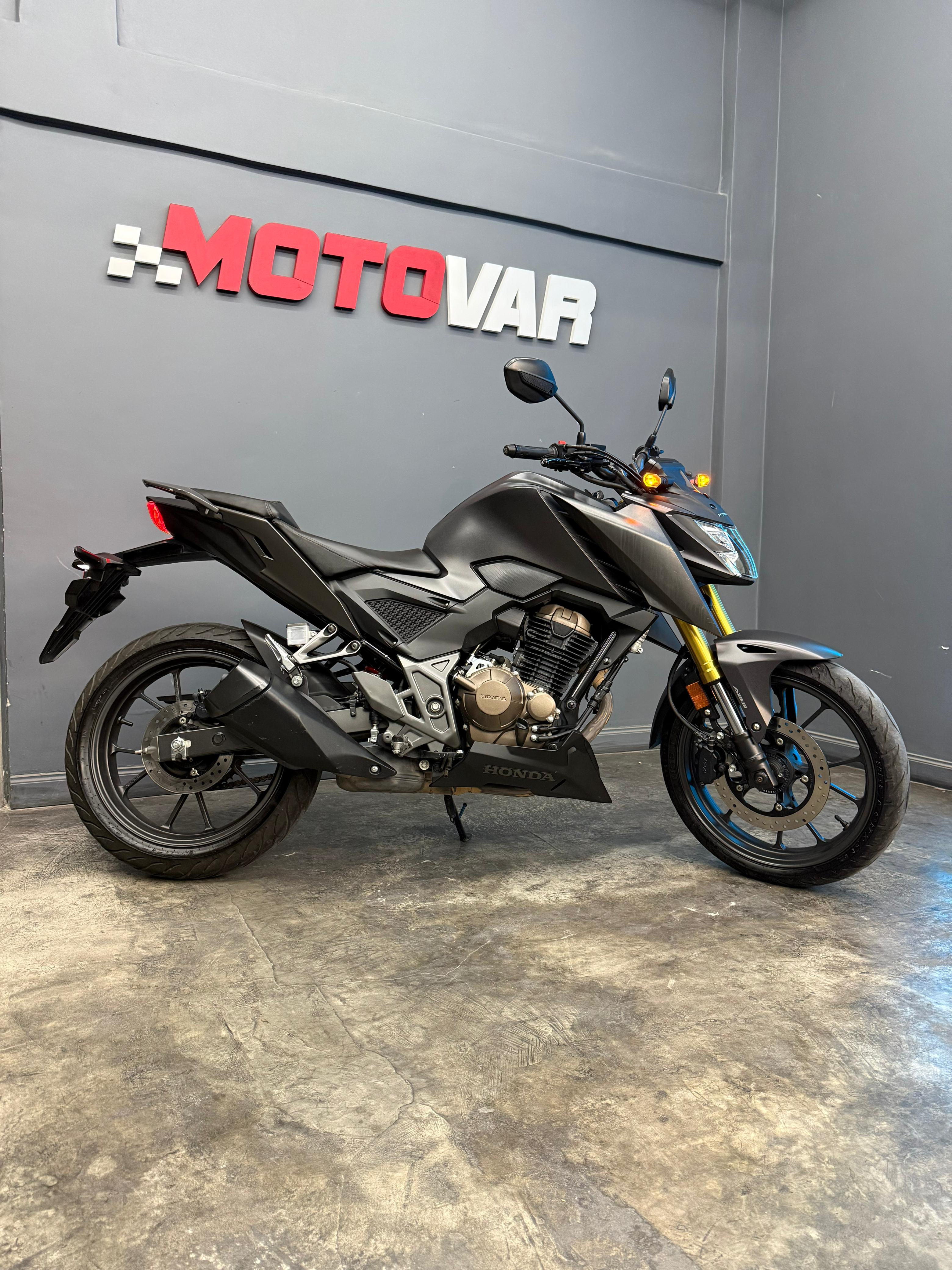 HONDA CB300