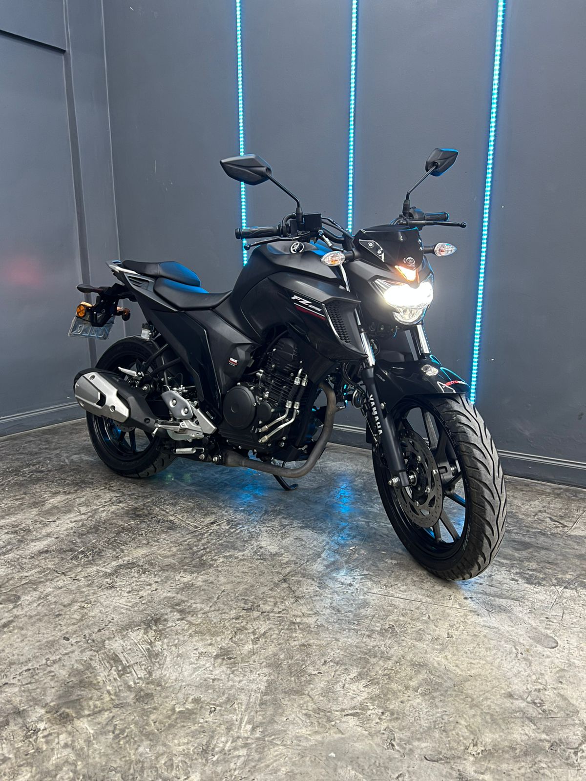 YAMAHA FZ 250