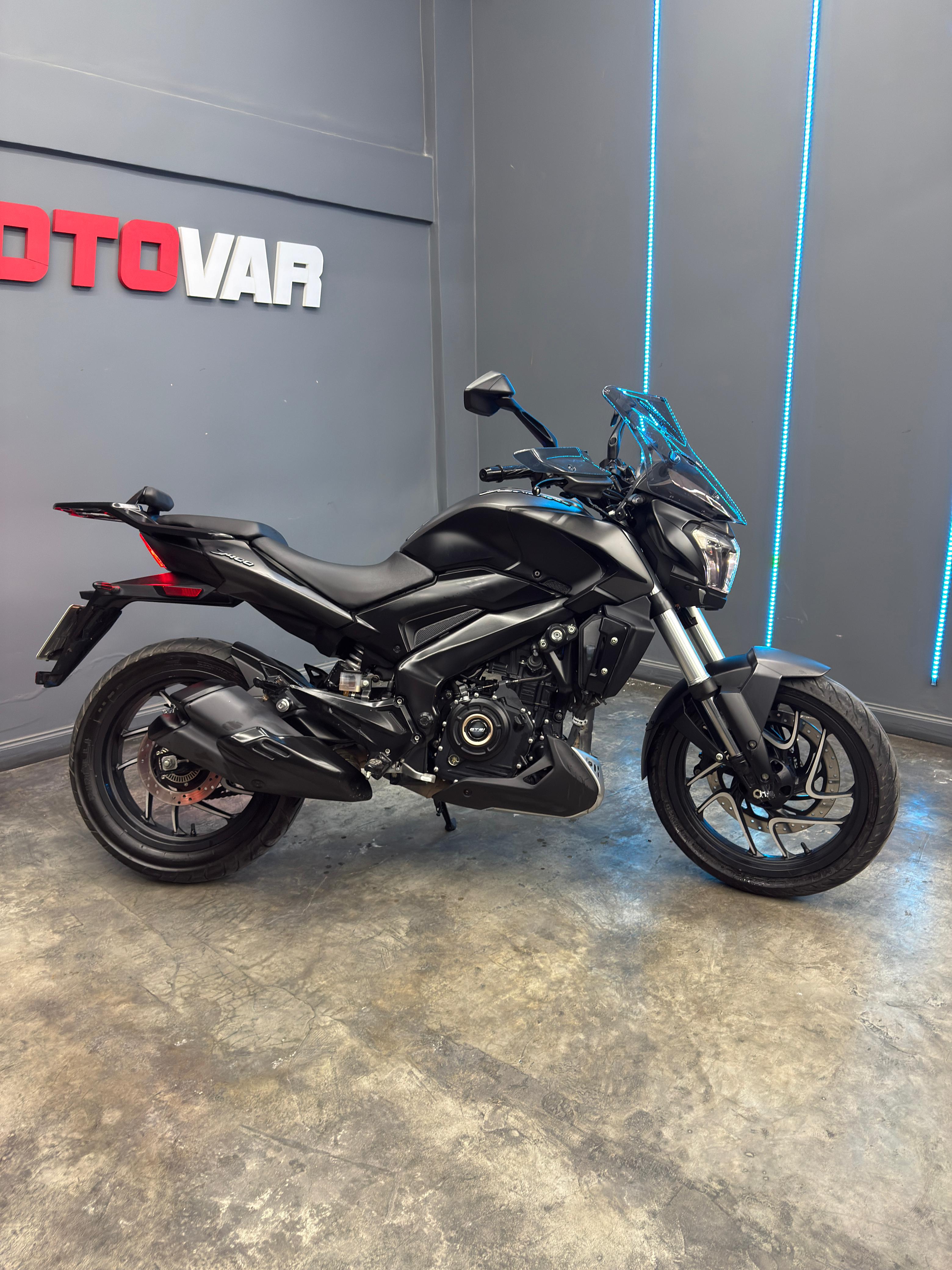 BAJAJ DOMINAR 400 2024