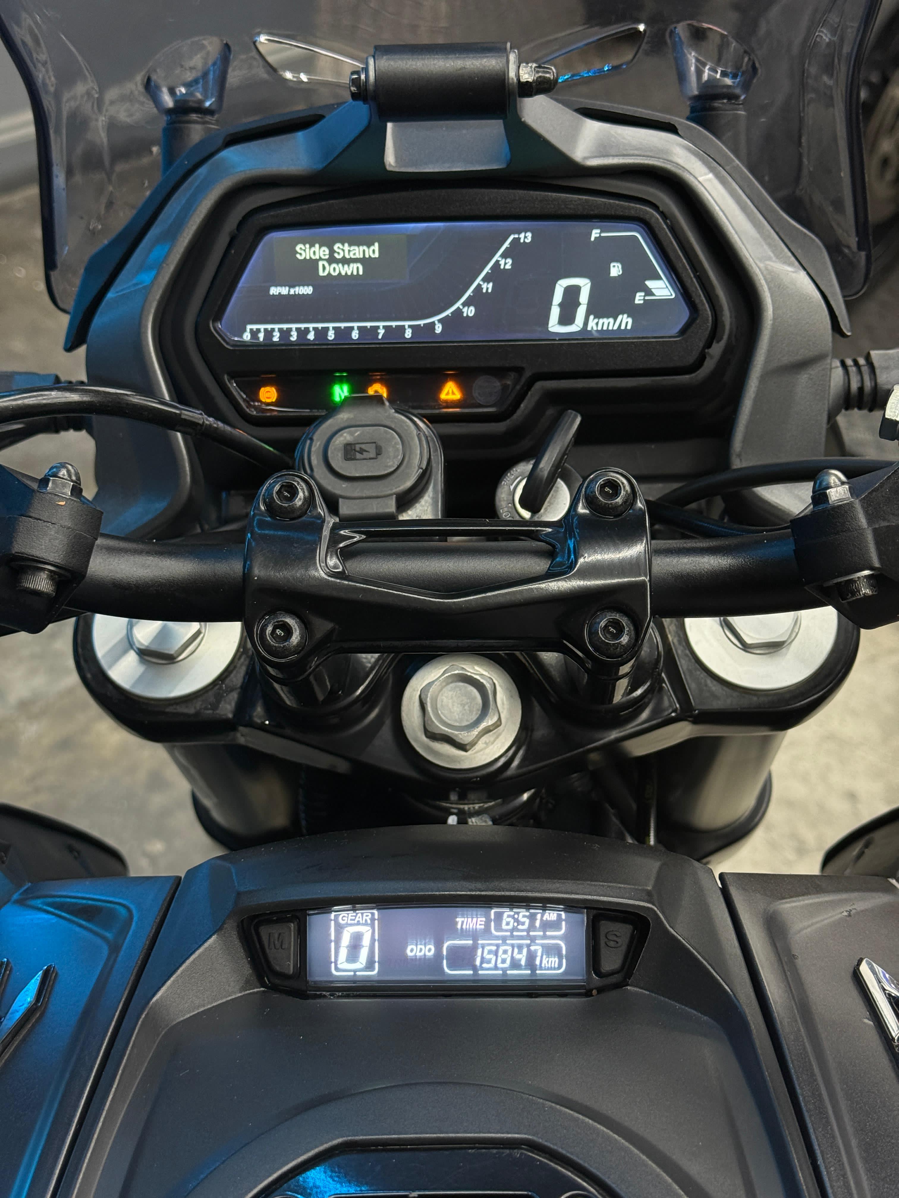 BAJAJ DOMINAR 400 2024