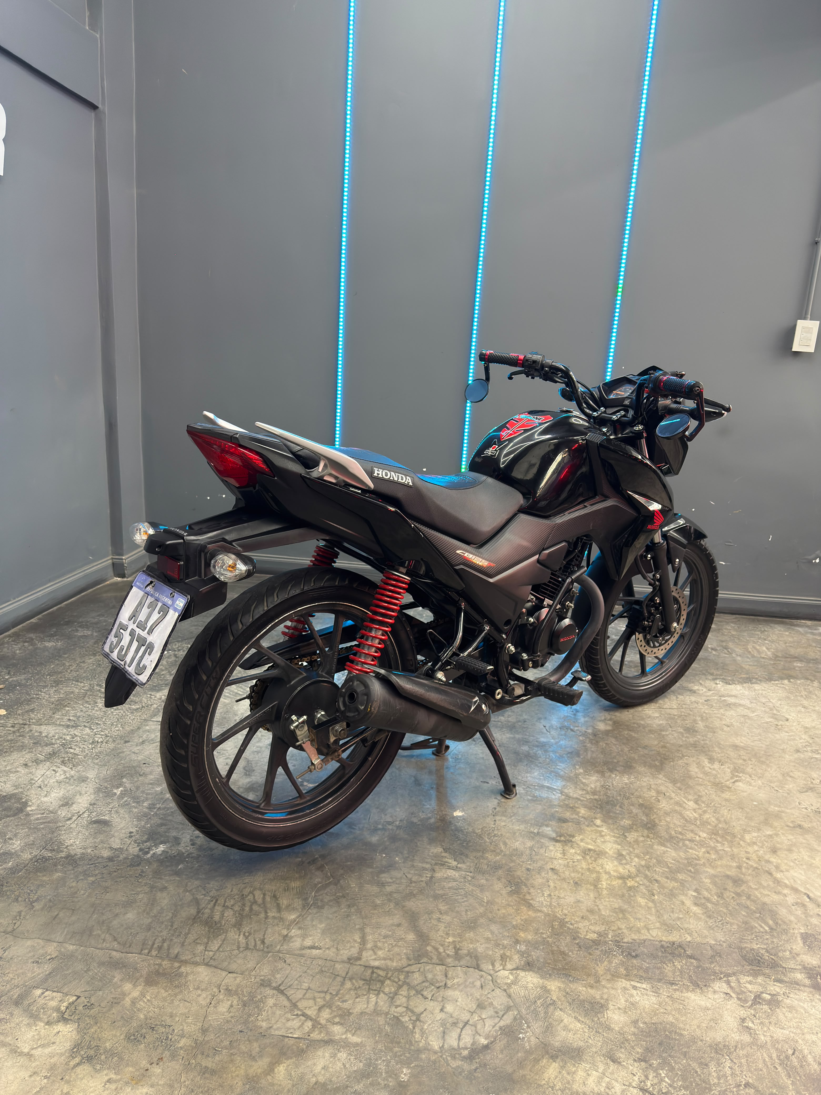 HONDA CB125F TWISTER 2022