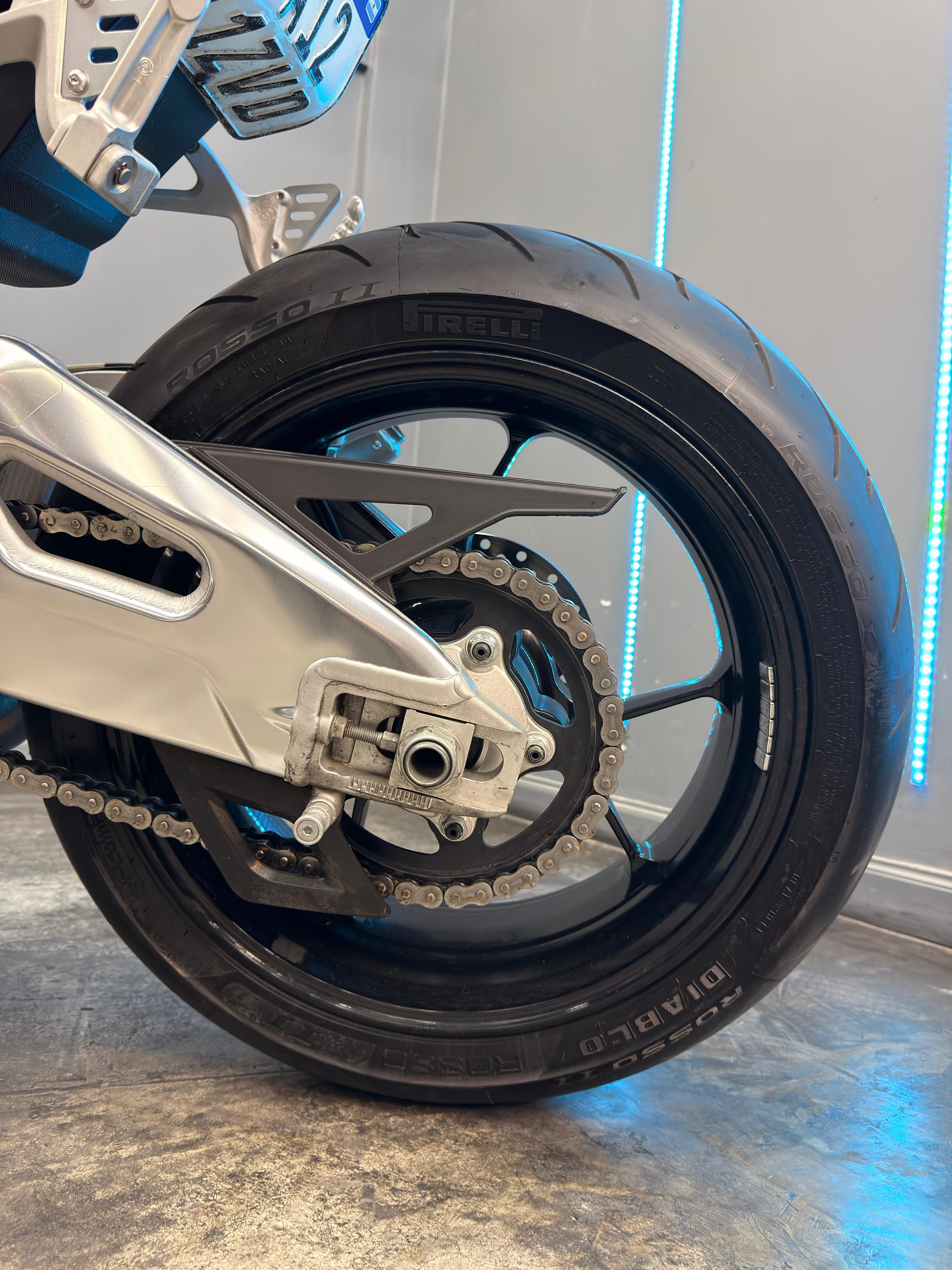 APRILIA TUONO V4 1100 2017