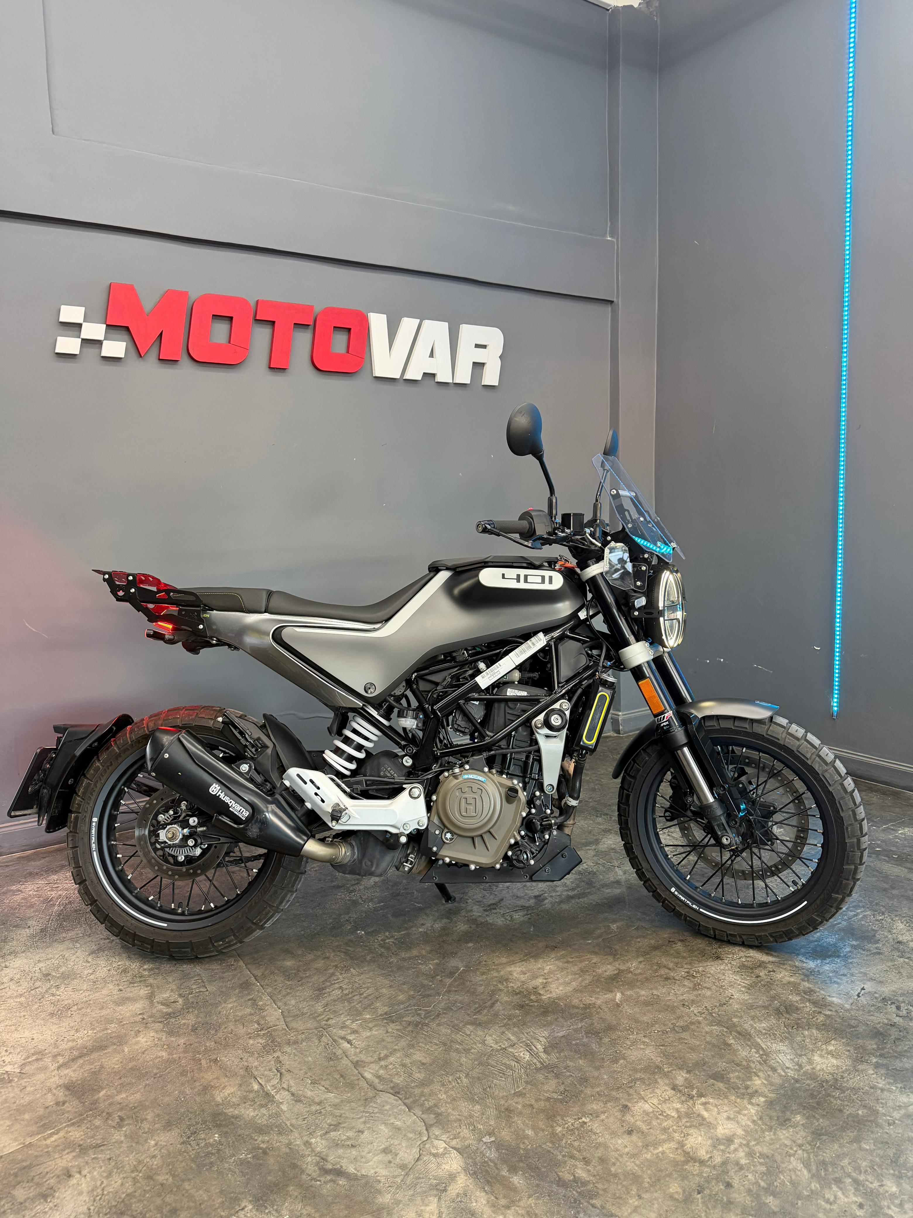 HUSQVARNA SVARTPILEN 401