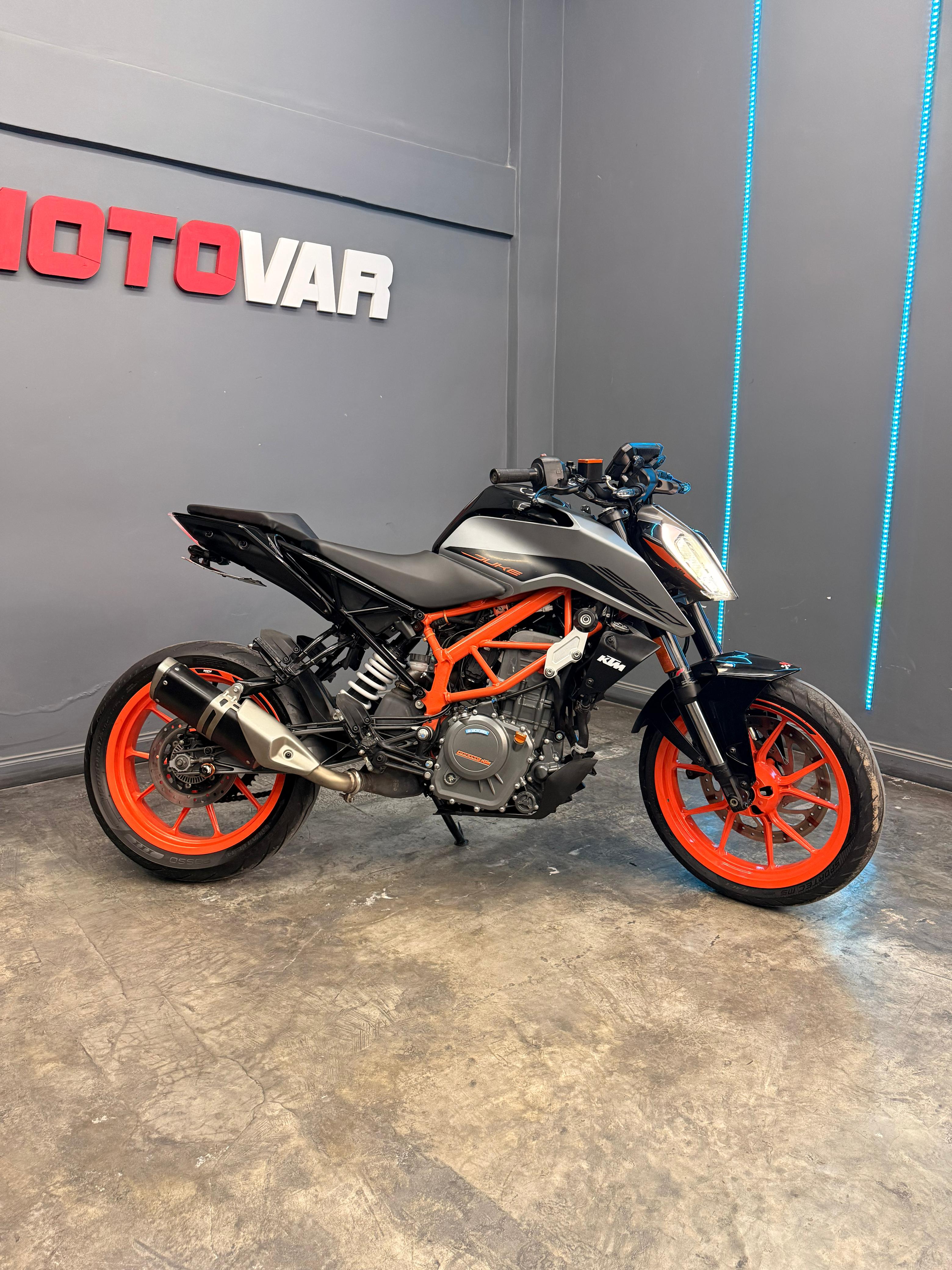KTM DUKE 390