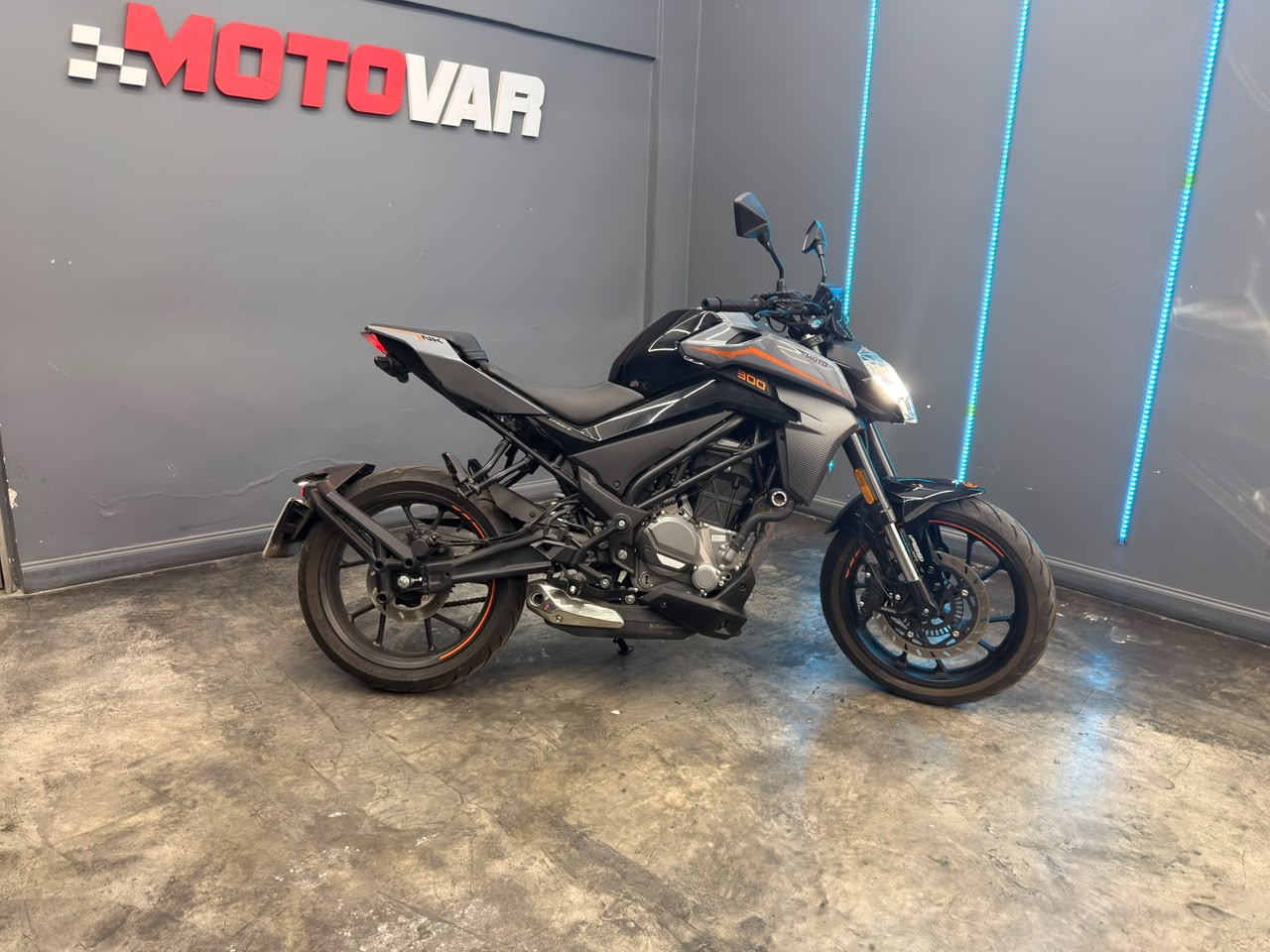 CFMOTO 300NK