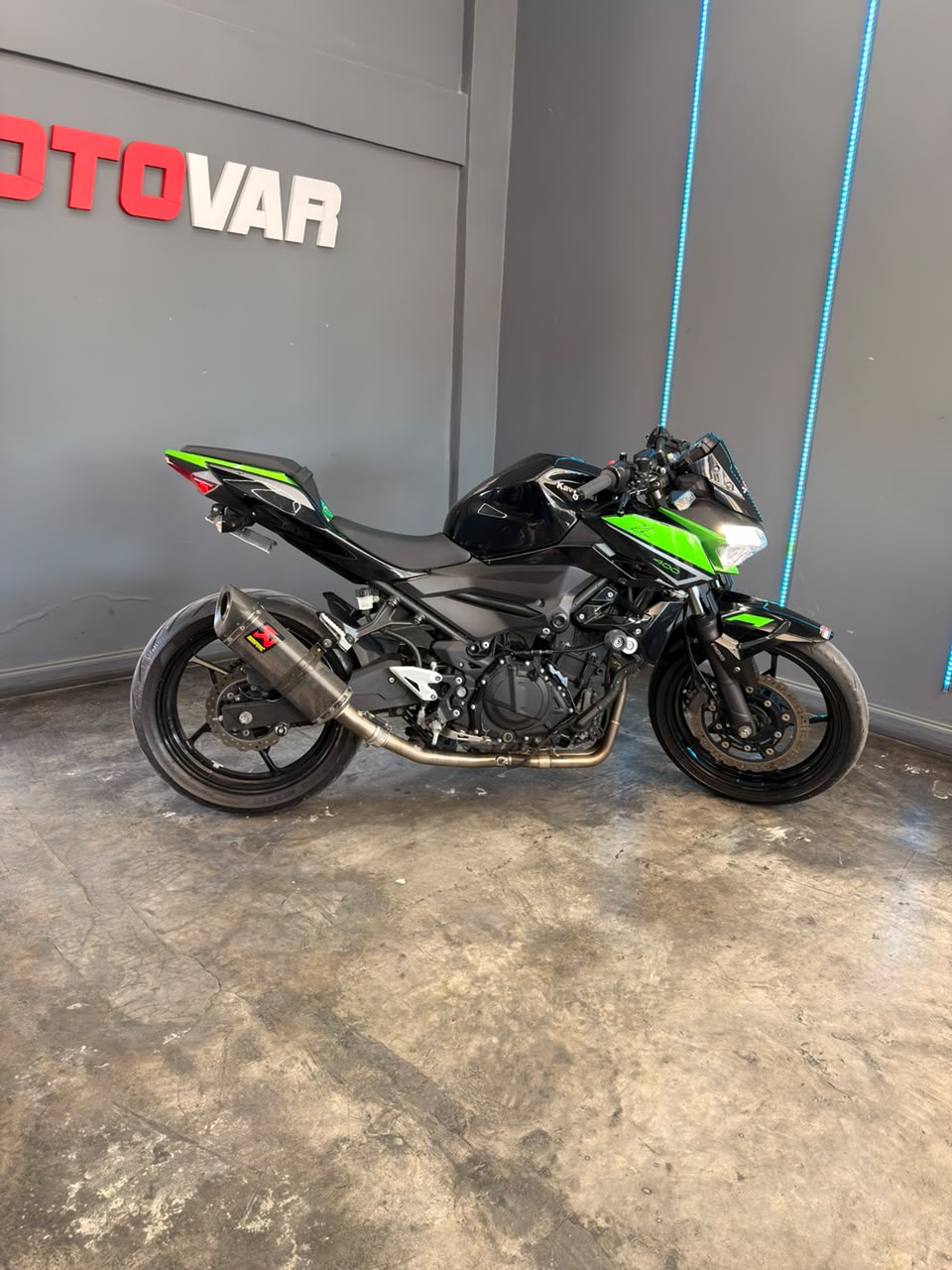 KAWASAKI Z400