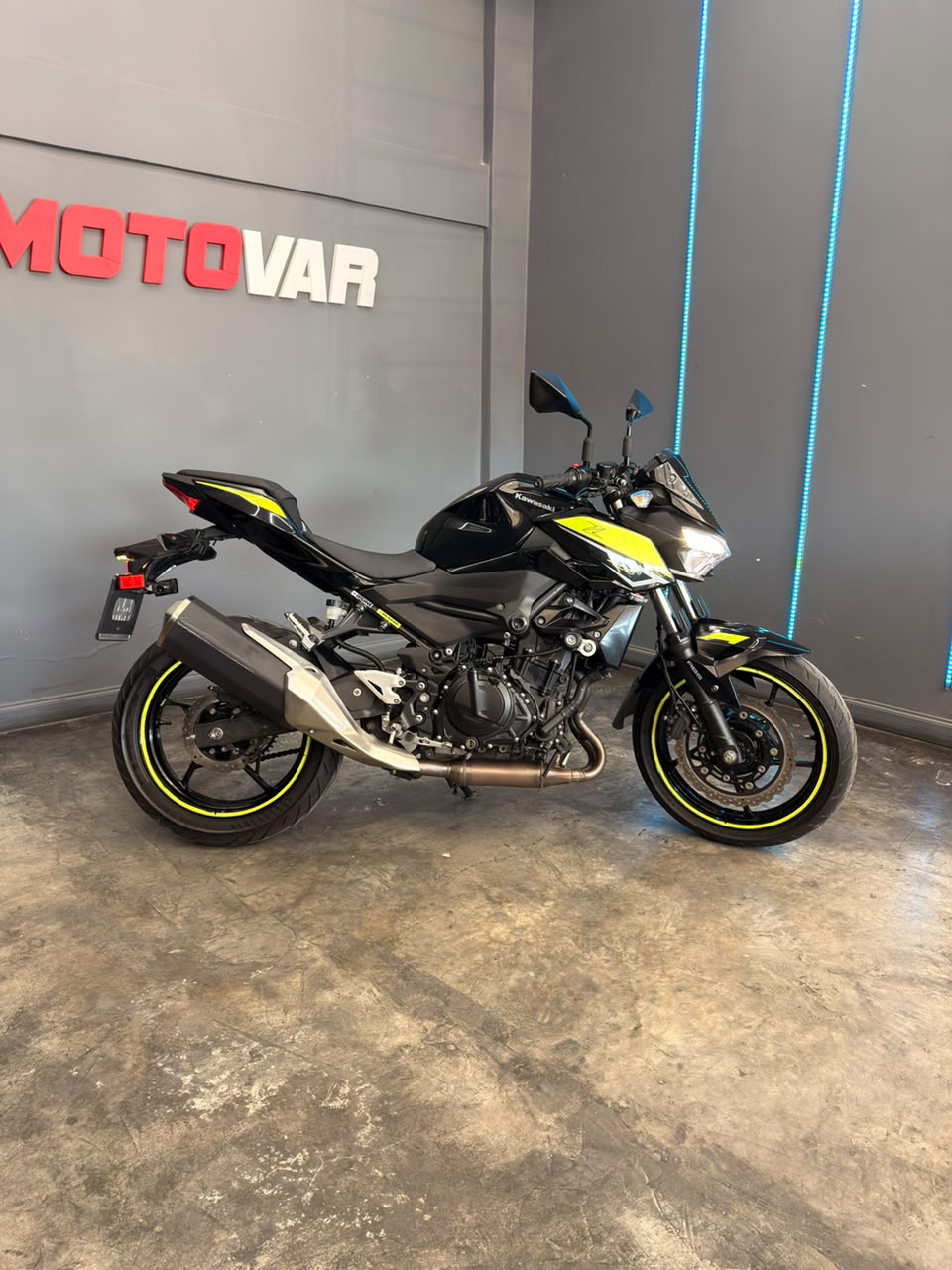 KAWASAKI Z400
