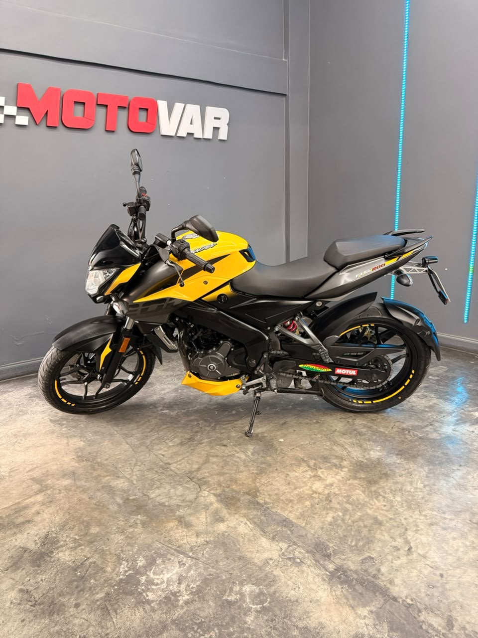 BAJAJ ROUSER 200 2022