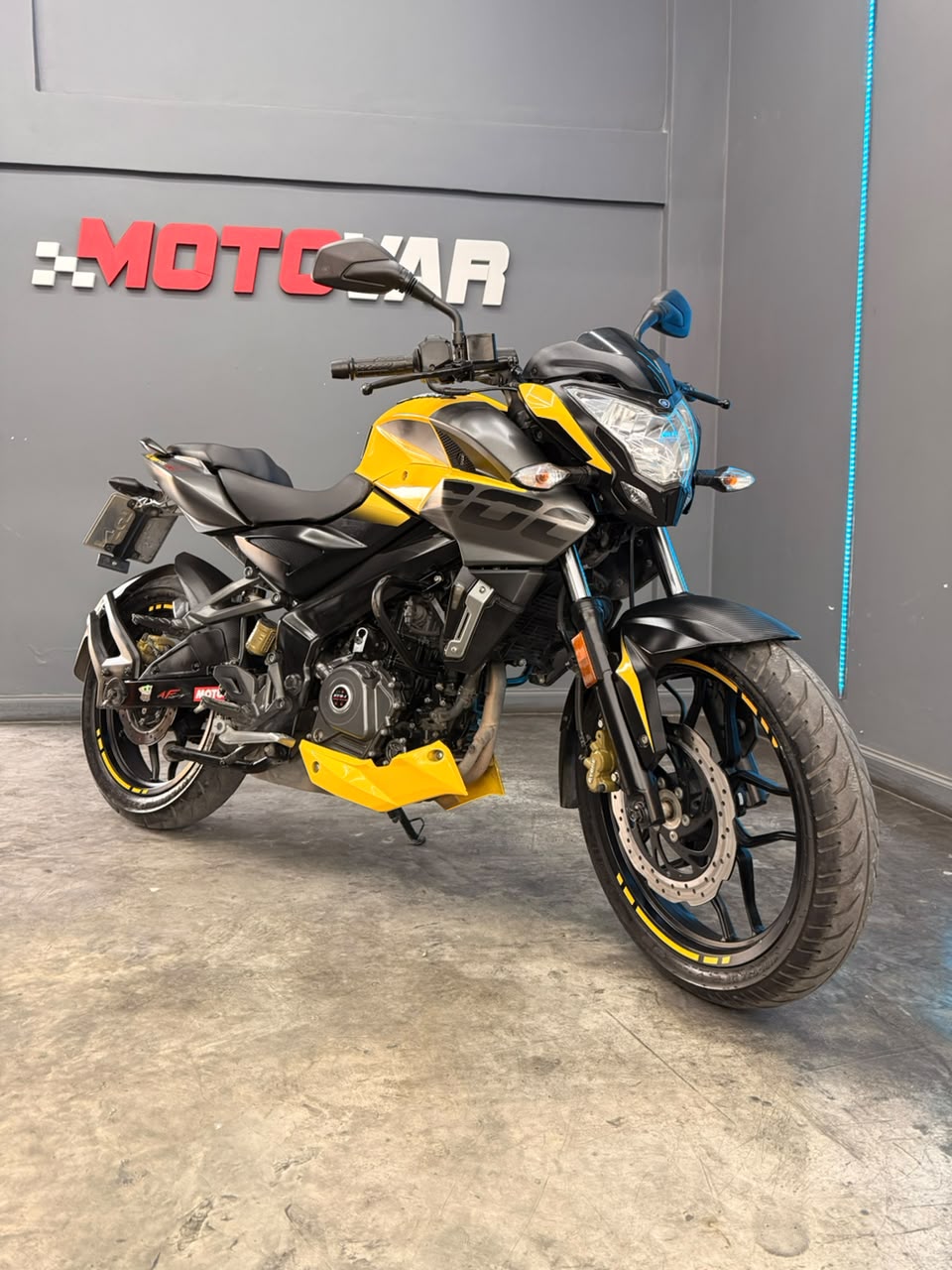 BAJAJ ROUSER 200 2022