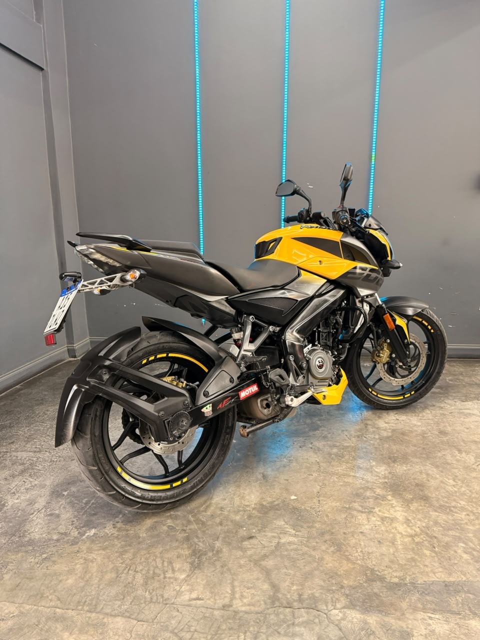 BAJAJ ROUSER 200 2022