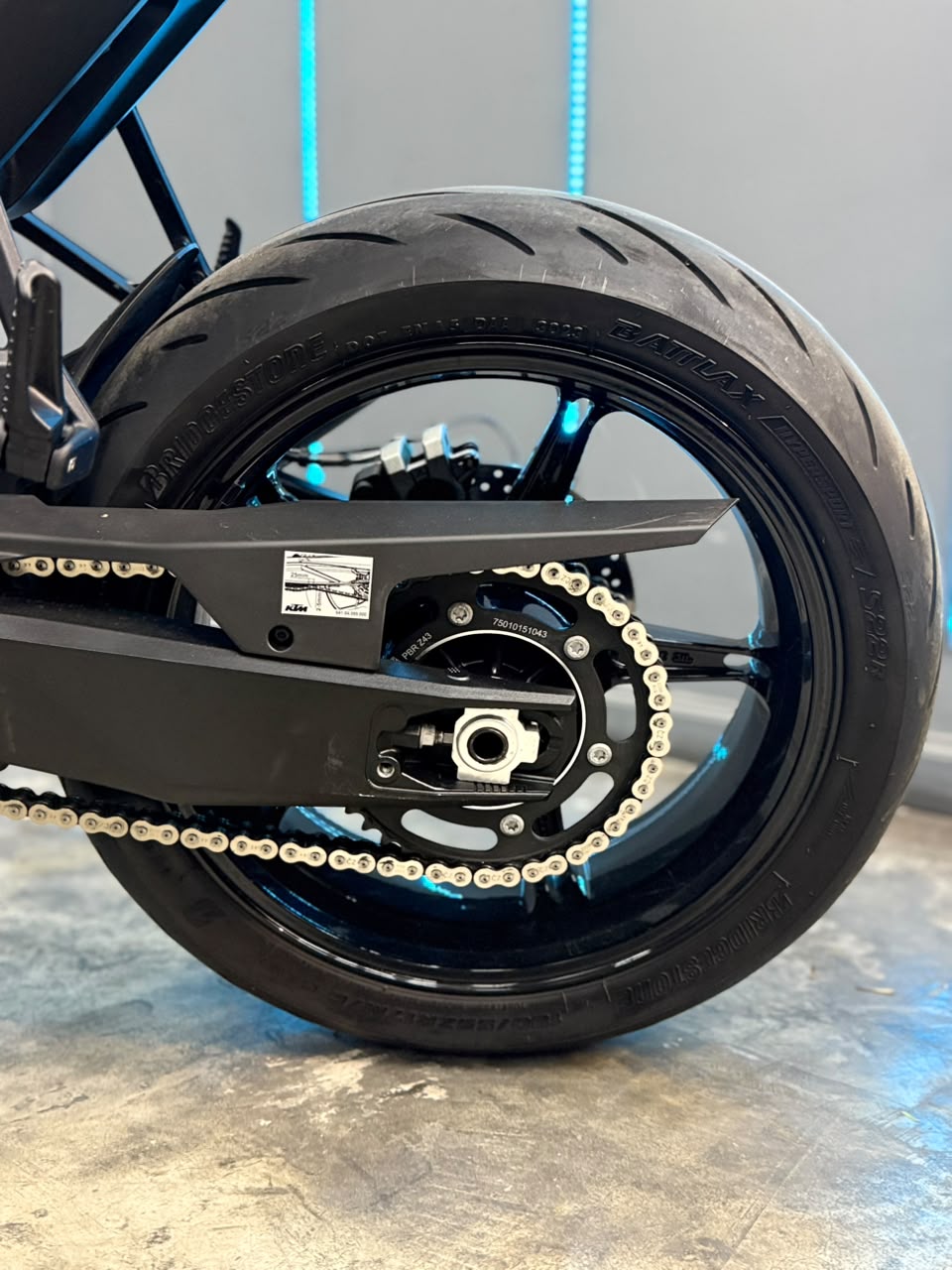 KTM DUKE 990 2025