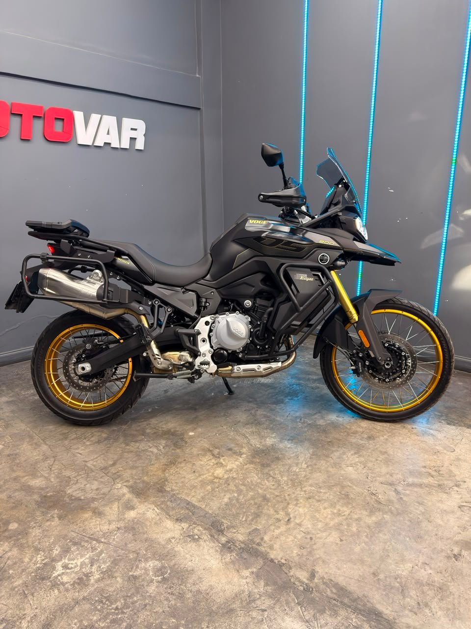 VOGE 900DSX