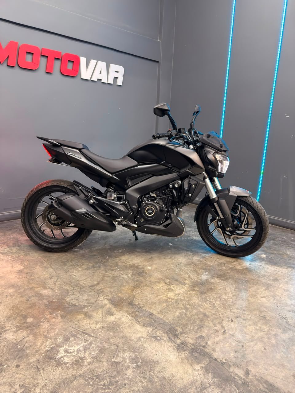 BAJAJ DOMINAR 400