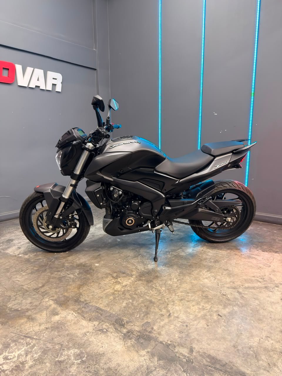 BAJAJ DOMINAR 400 2025