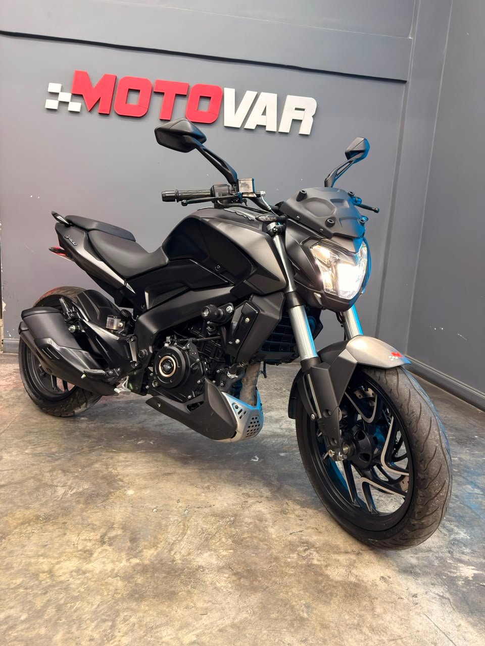 BAJAJ DOMINAR 400 2025