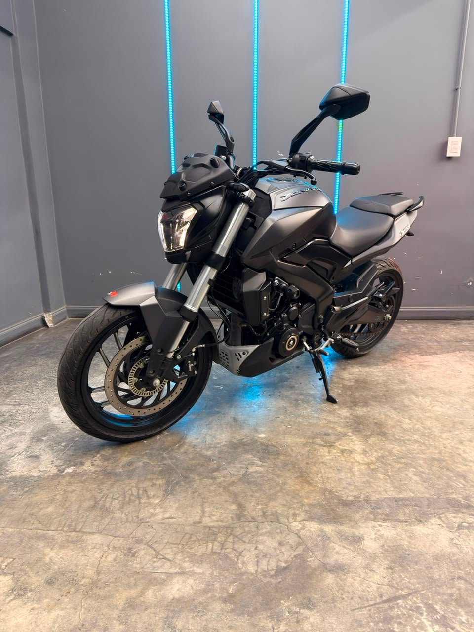 BAJAJ DOMINAR 400 2025