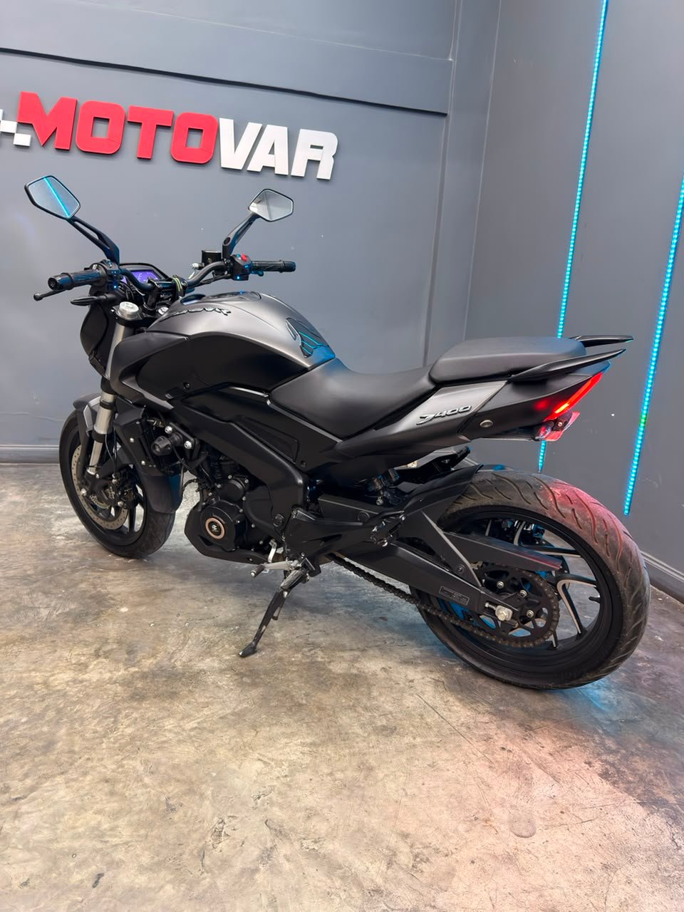 BAJAJ DOMINAR 400 2025