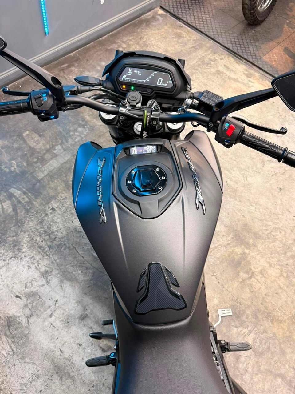BAJAJ DOMINAR 400 2025
