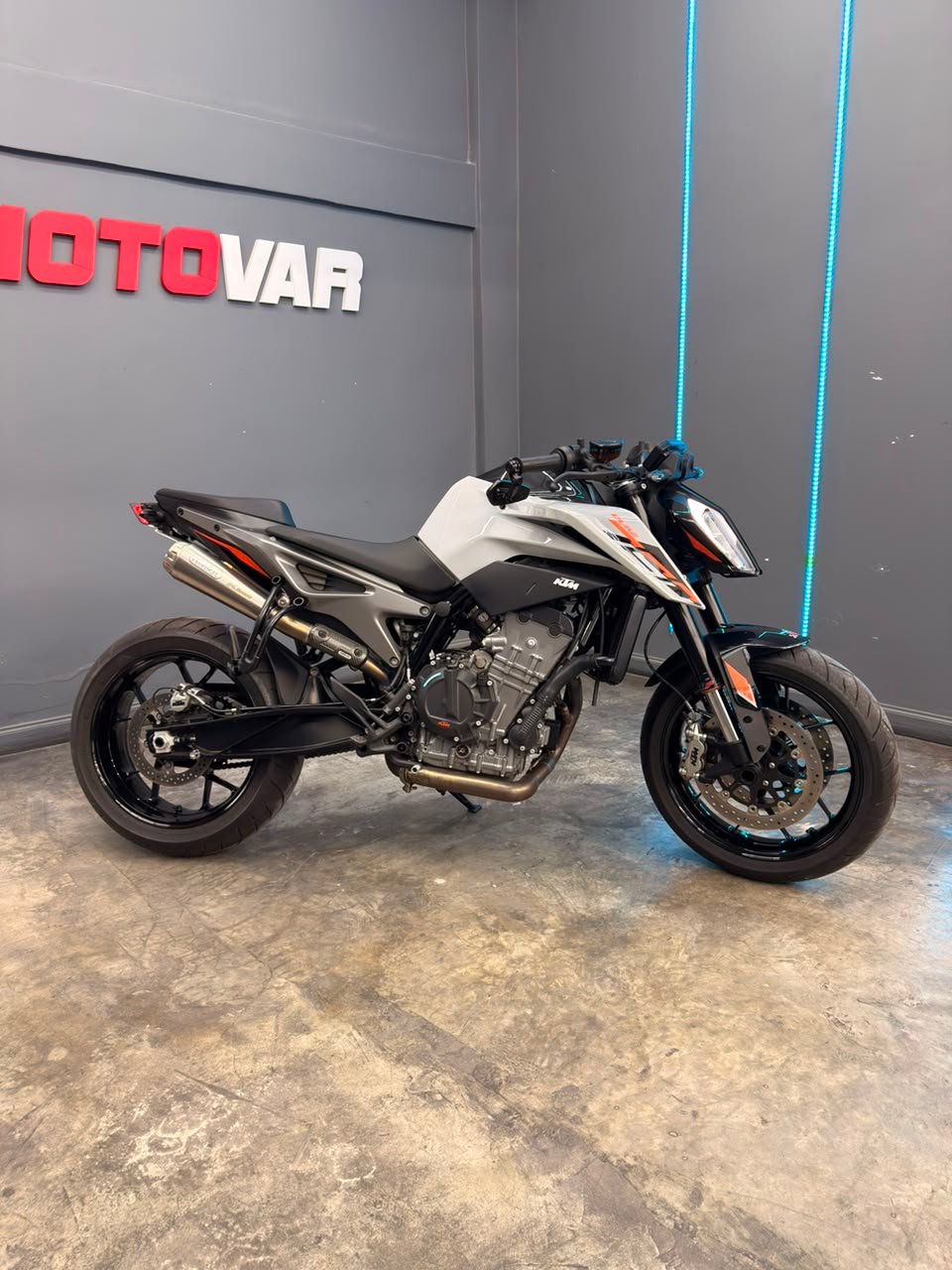 KTM DUKE 790