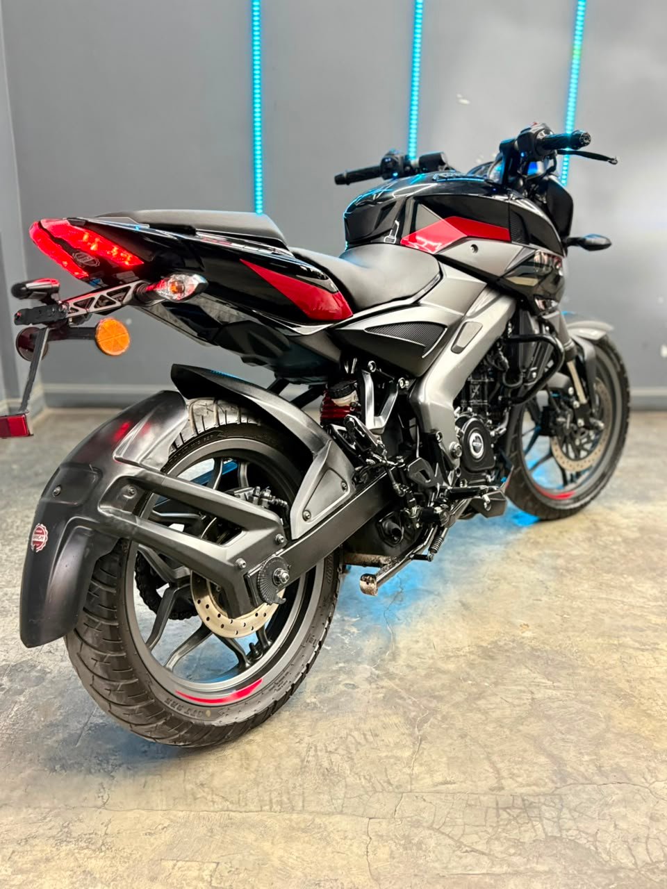 BAJAJ ROUSER 200 2025