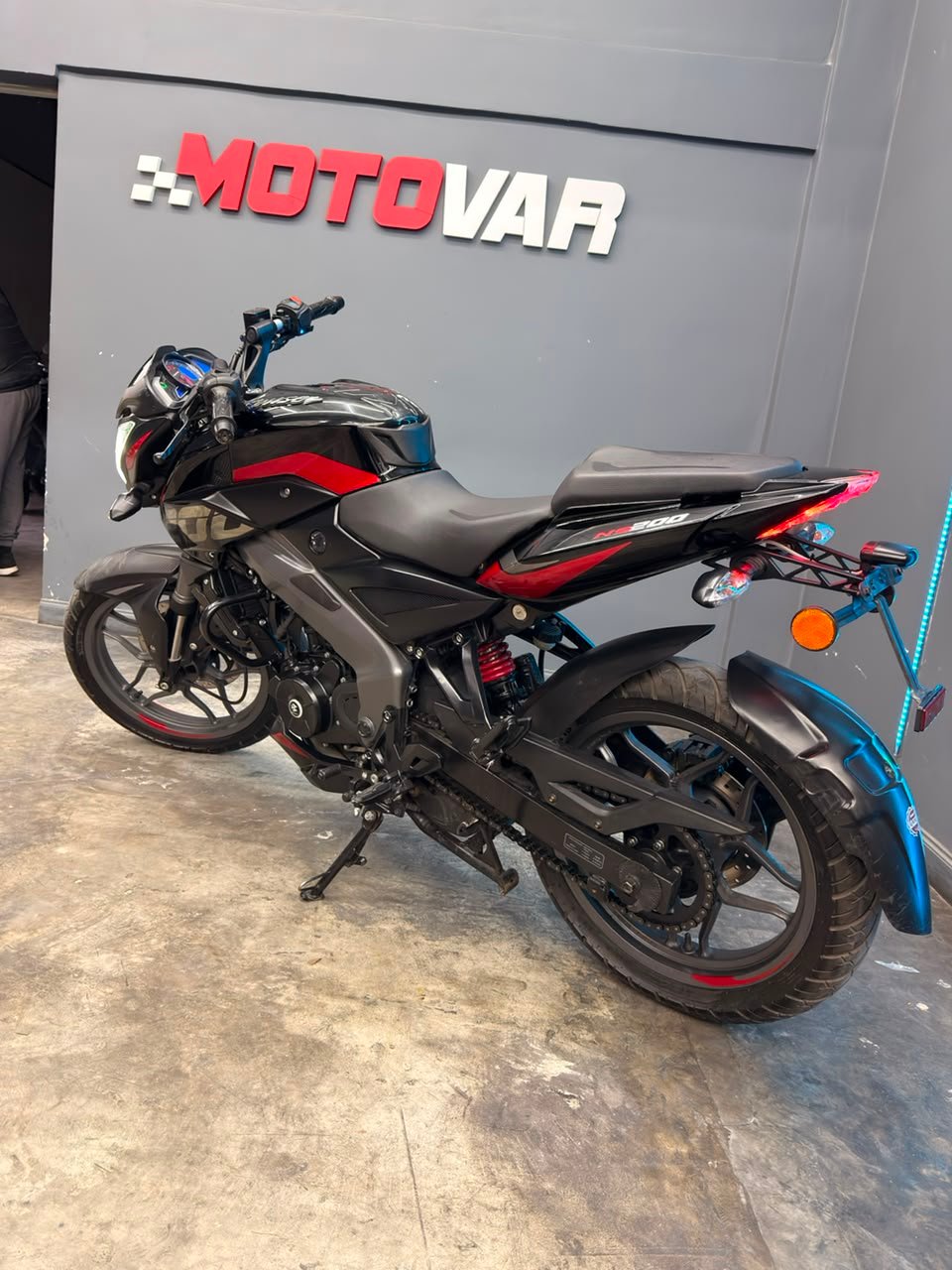 BAJAJ ROUSER 200 2025