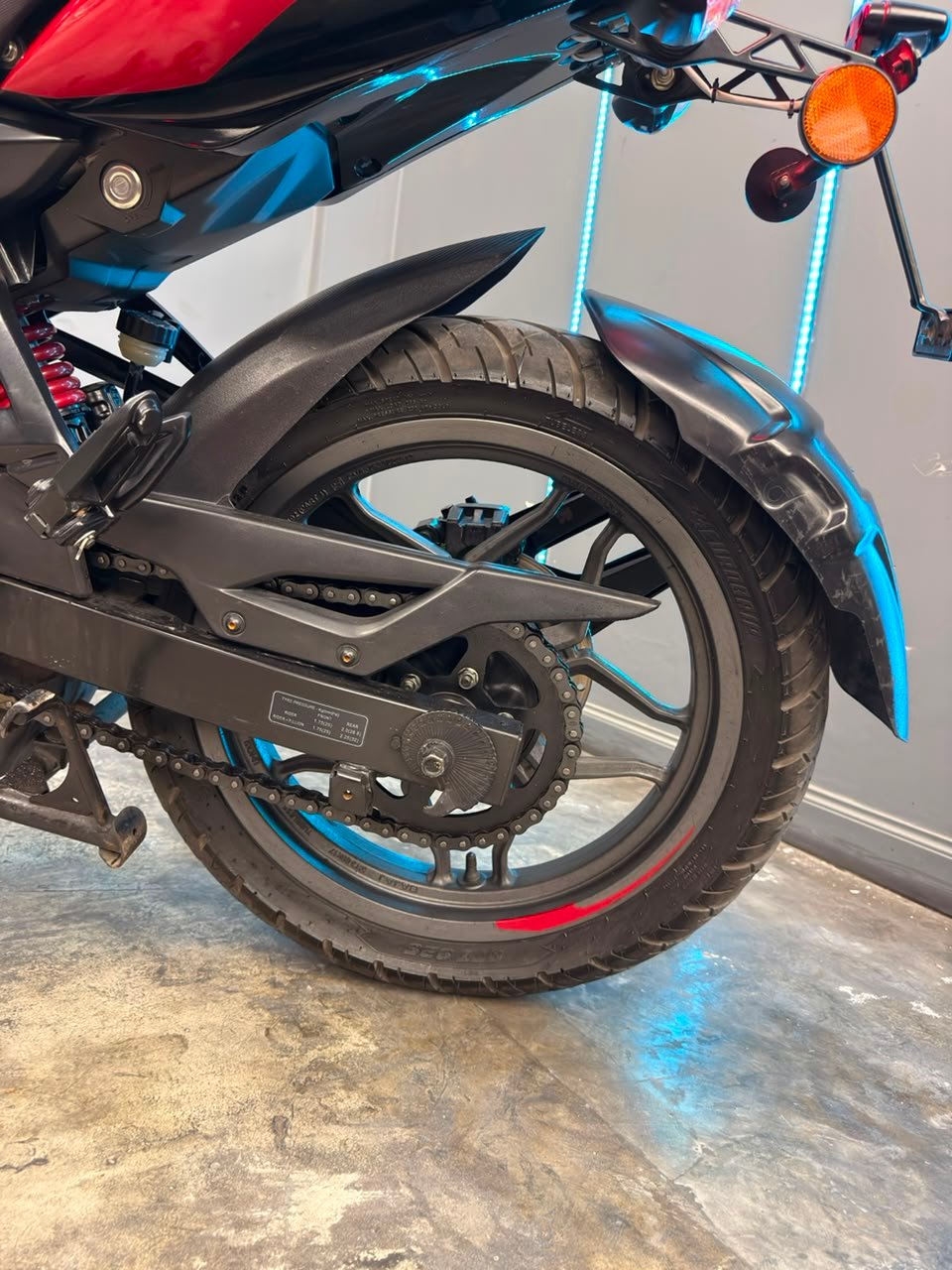 BAJAJ ROUSER 200 2025